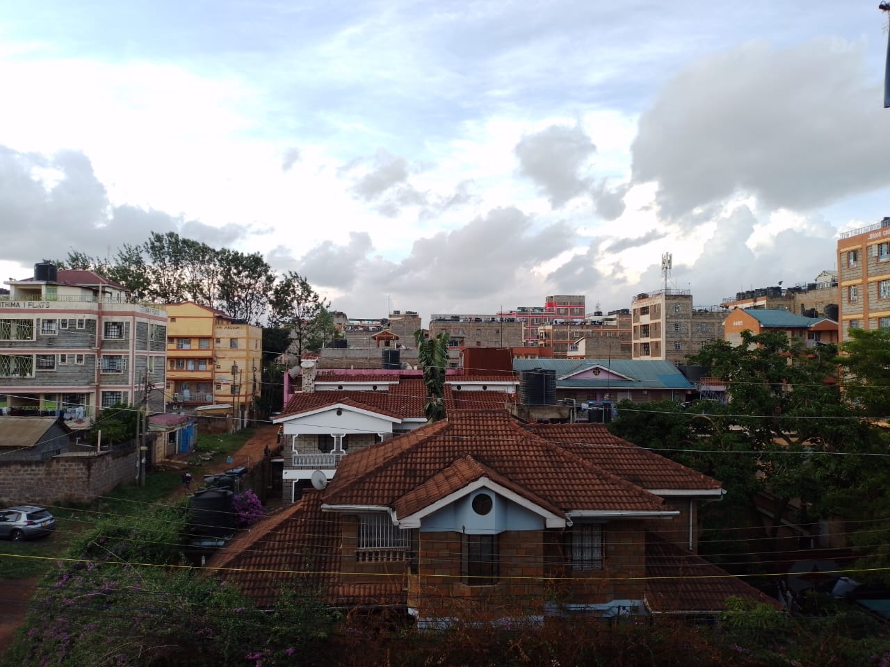 Letting this nice single room in Juja for overnight Airbnb stays and movie dates. The room comes with portable projector for couples looking to have a movie night. No bed—unique and very comfortable experience. KES 1,000 per night only.